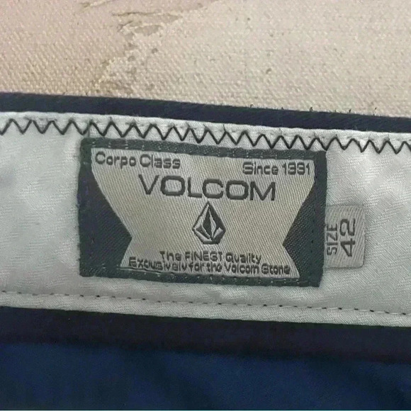 Volcom Shorts Black Size 32 Men’s VGUC - Picture 4 of 4